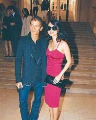 大明星肩带掉落,大明星肩带掉落瞬间引发热议